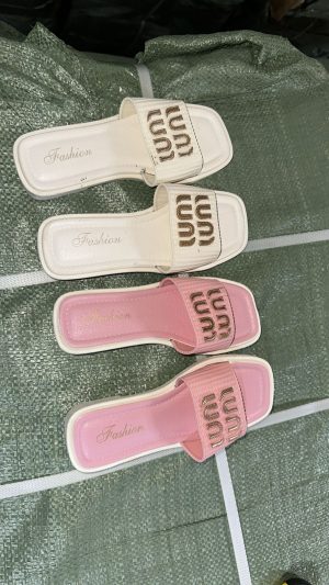 Shapka Miu Miu